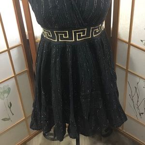 3/25$ Superbe Robe noire GRIGOROPOYLOY